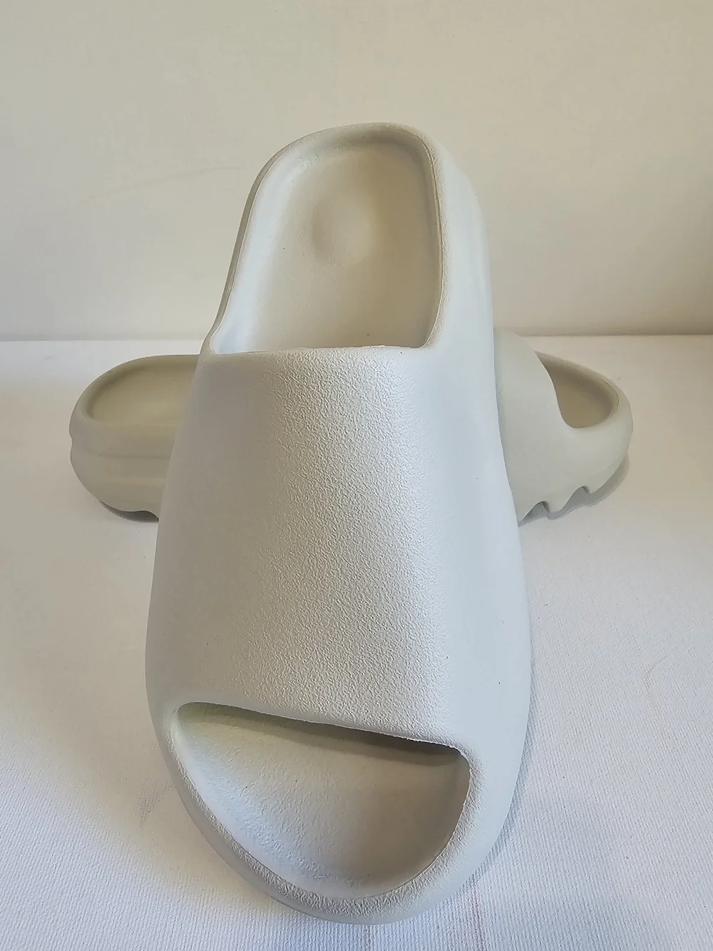 Yeezy Mens Cream Slides M6/W7-7.5